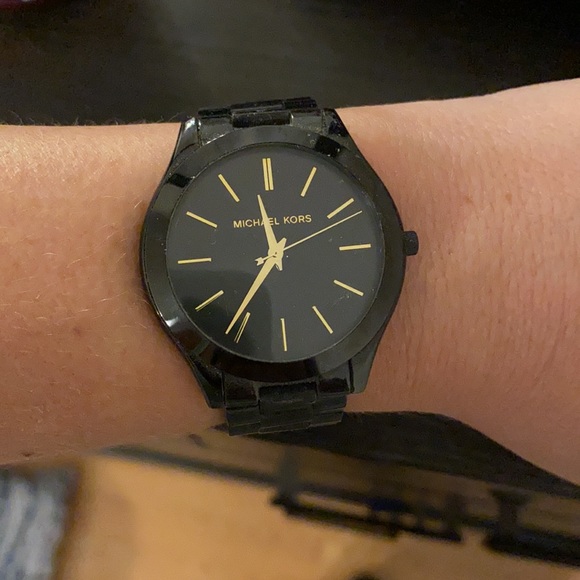 Michael Kors black watch - Picture 2 of 4